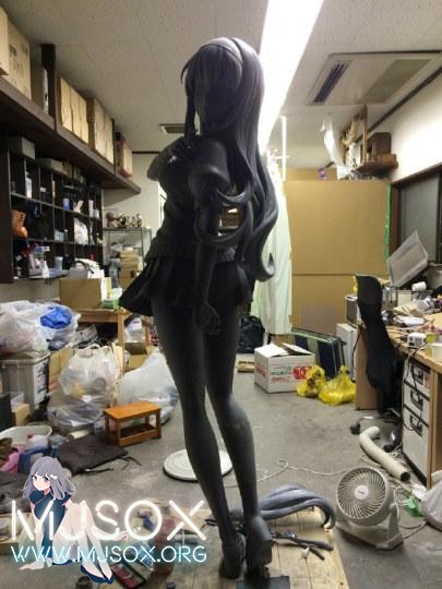 可以套黑丝了呢！等身霞之丘诗羽手办出炉