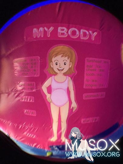 吓人！28米充气娃娃亮相漫展