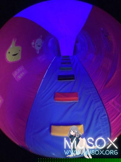 吓人！28米充气娃娃亮相漫展