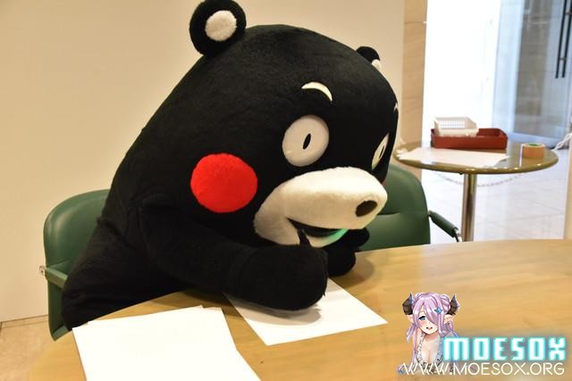 部长风骚不减当年！熊本熊调戏漫画家