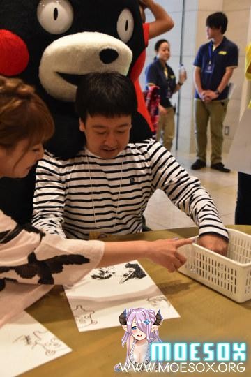 部长风骚不减当年！熊本熊调戏漫画家