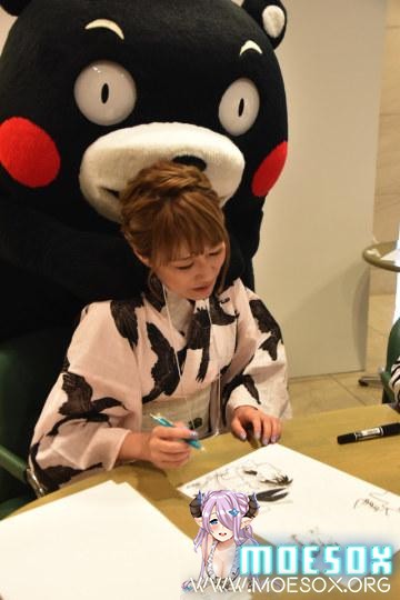 部长风骚不减当年！熊本熊调戏漫画家